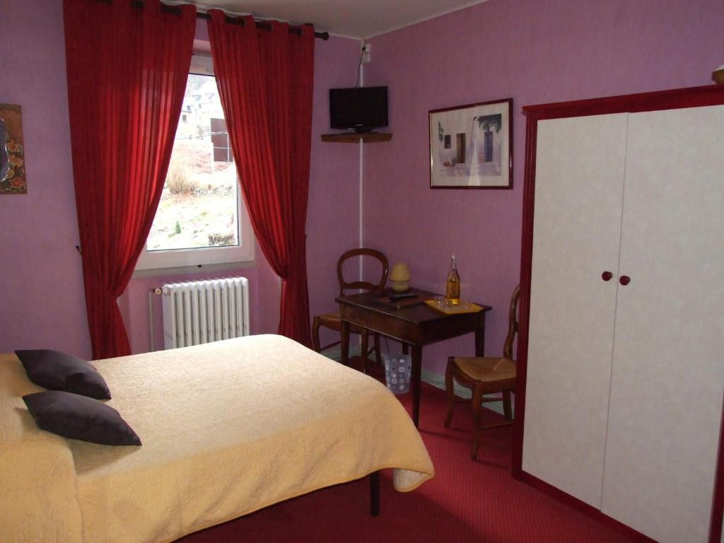 Hotel Du Val D'Aure Cadeac Ruang foto