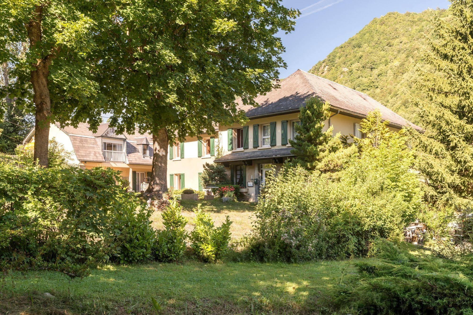 Hotel Du Val D'Aure Cadeac Bagian luar foto