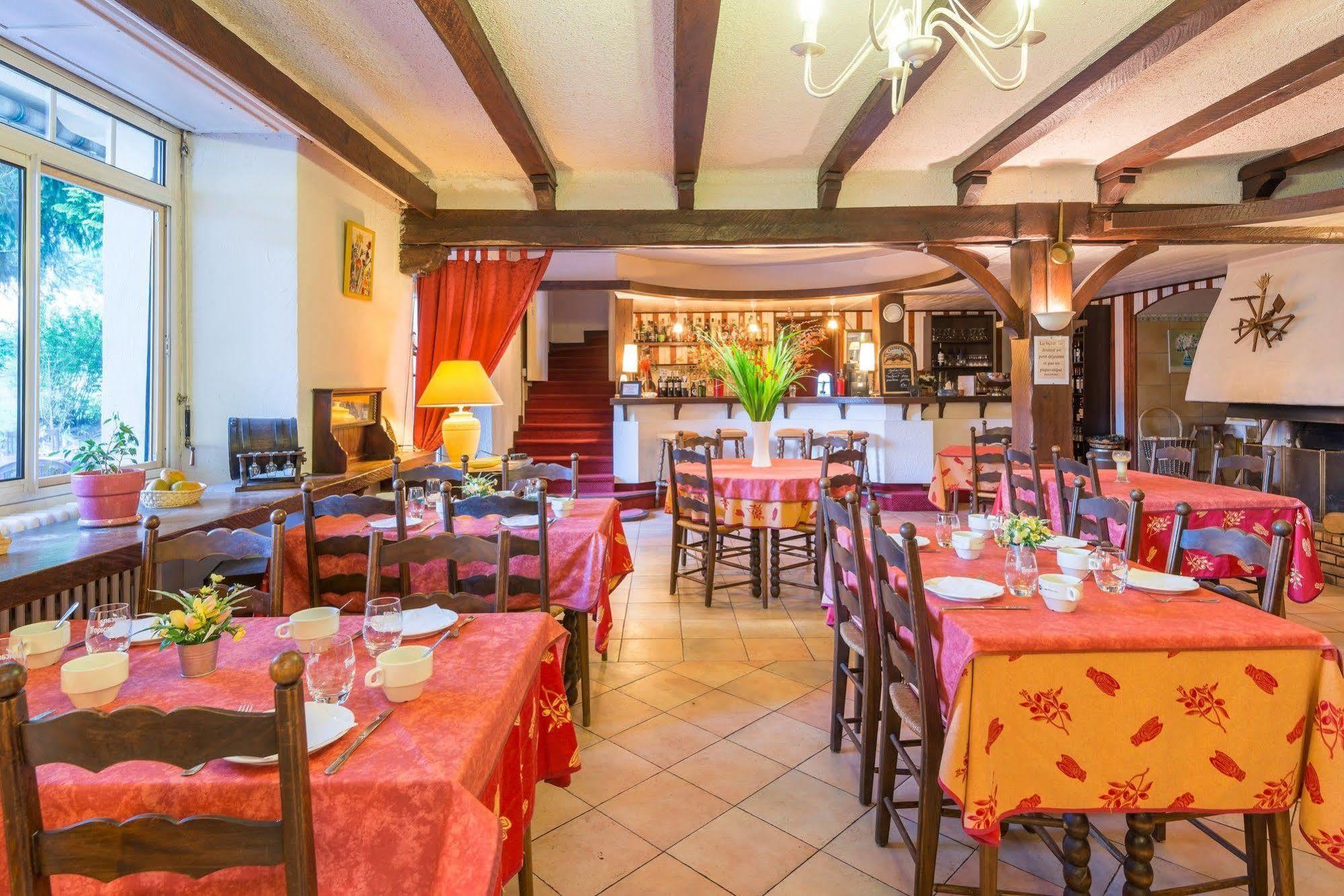 Hotel Du Val D'Aure Cadeac Bagian luar foto
