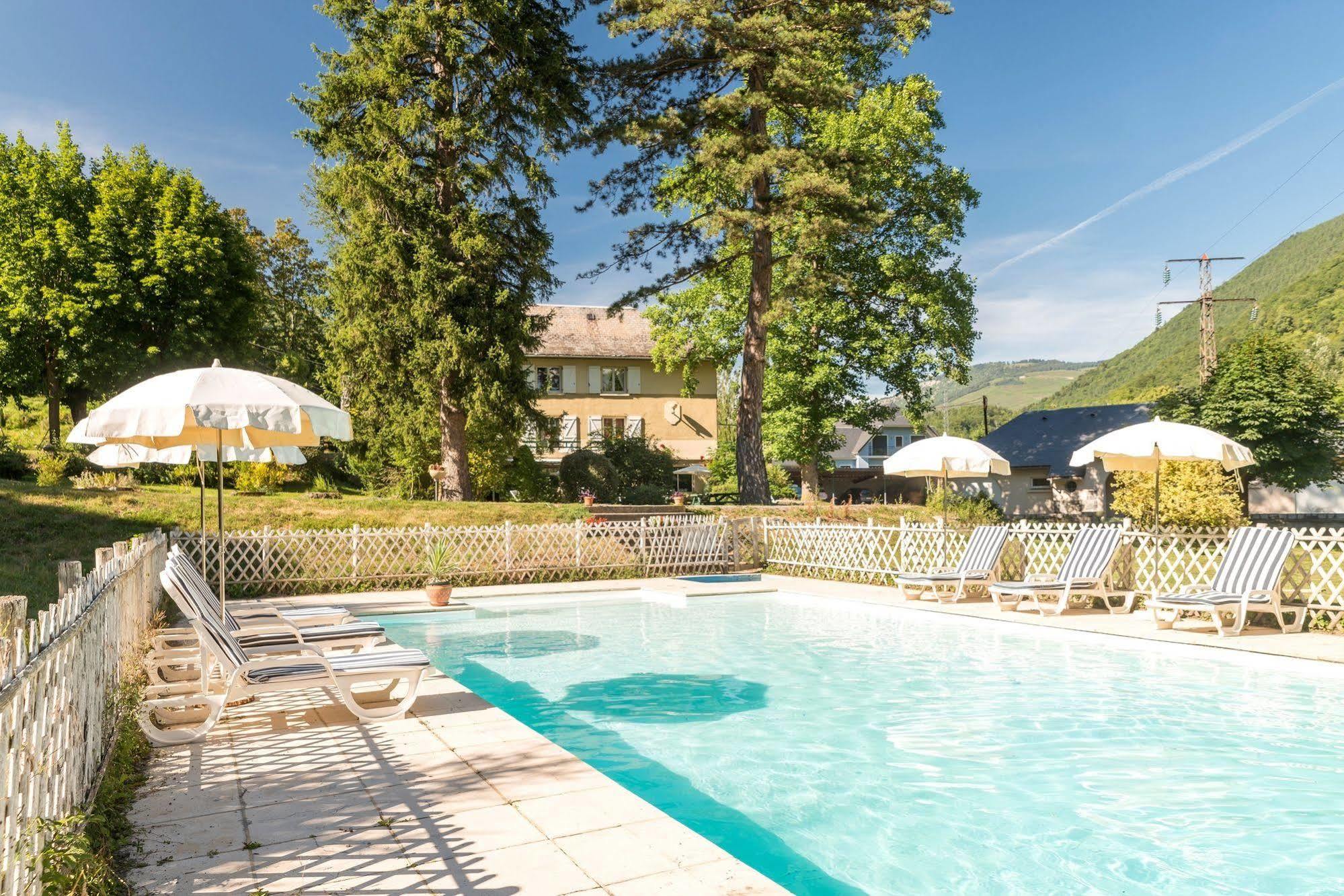 Hotel Du Val D'Aure Cadeac Bagian luar foto
