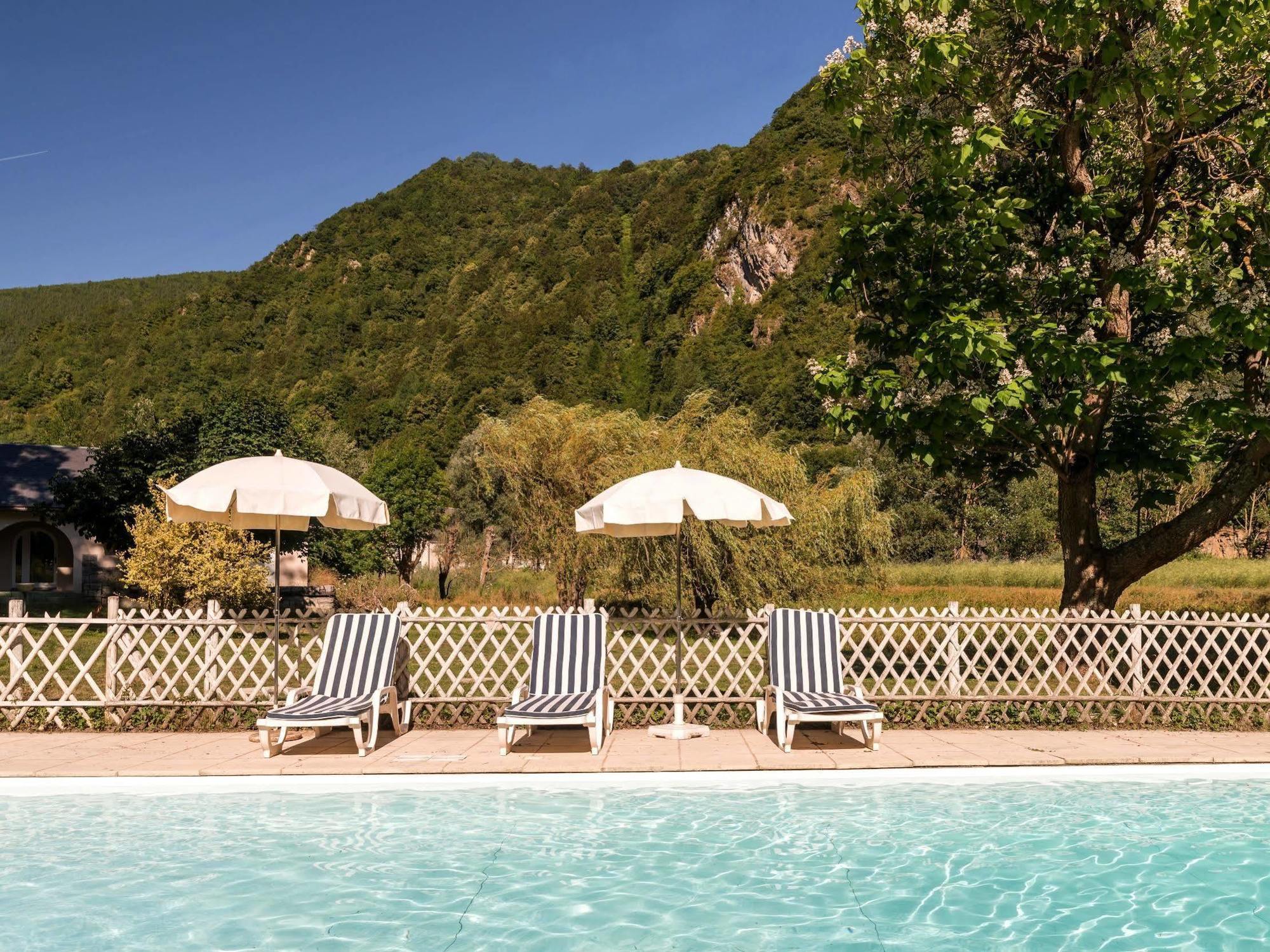 Hotel Du Val D'Aure Cadeac Bagian luar foto